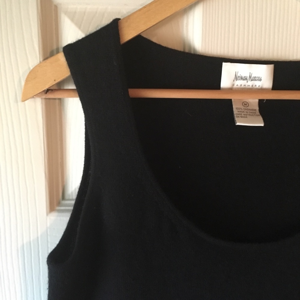Neiman Marcus Cashmere Sleeveless Sweater